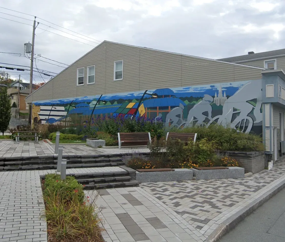 Murale extérieure sur le bâtiment de Place Bureau